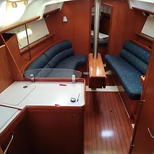 Cruising Boat For Up To 6 People In Masnou Botel